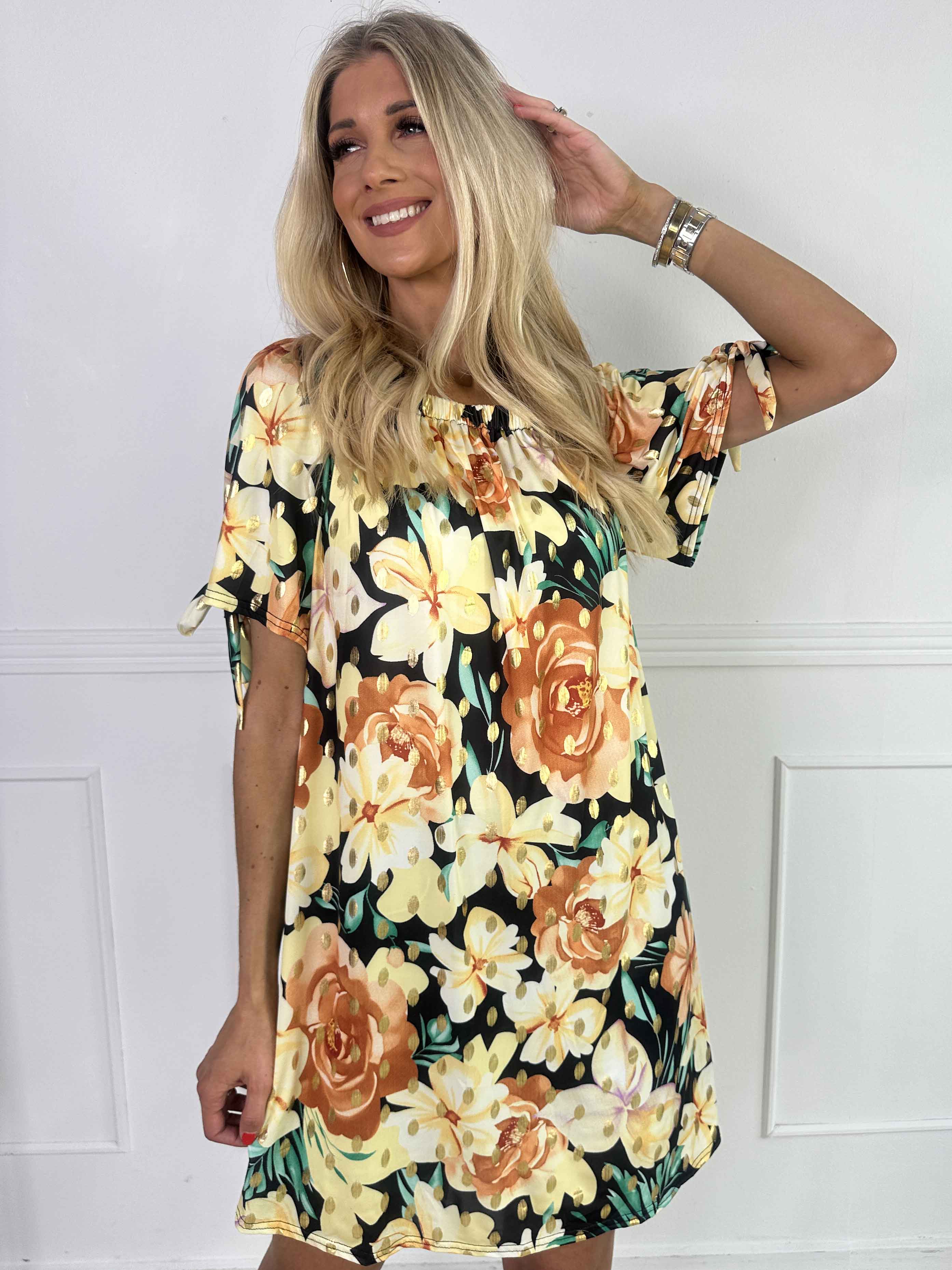 Sofia - Sød blomstret kjole med elastikkant i udskæringen